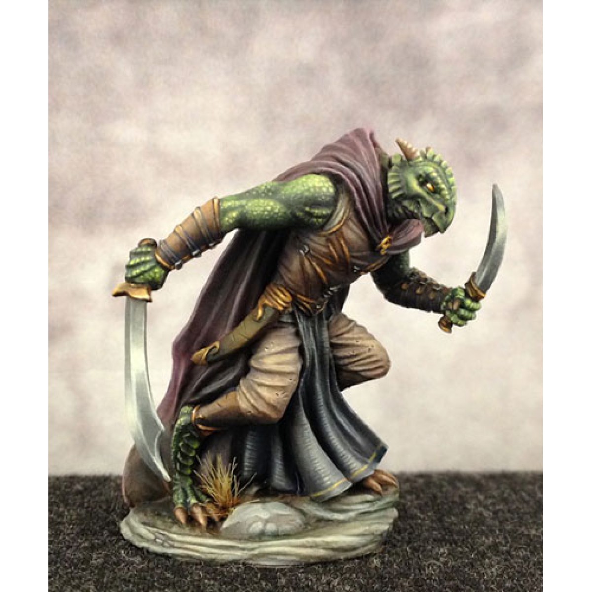 Dark Sword Miniatures Visions In Fantasy Dragonkin Rogue